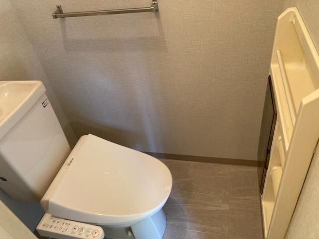 【トイレ】　新品温水洗浄便座設置しました！